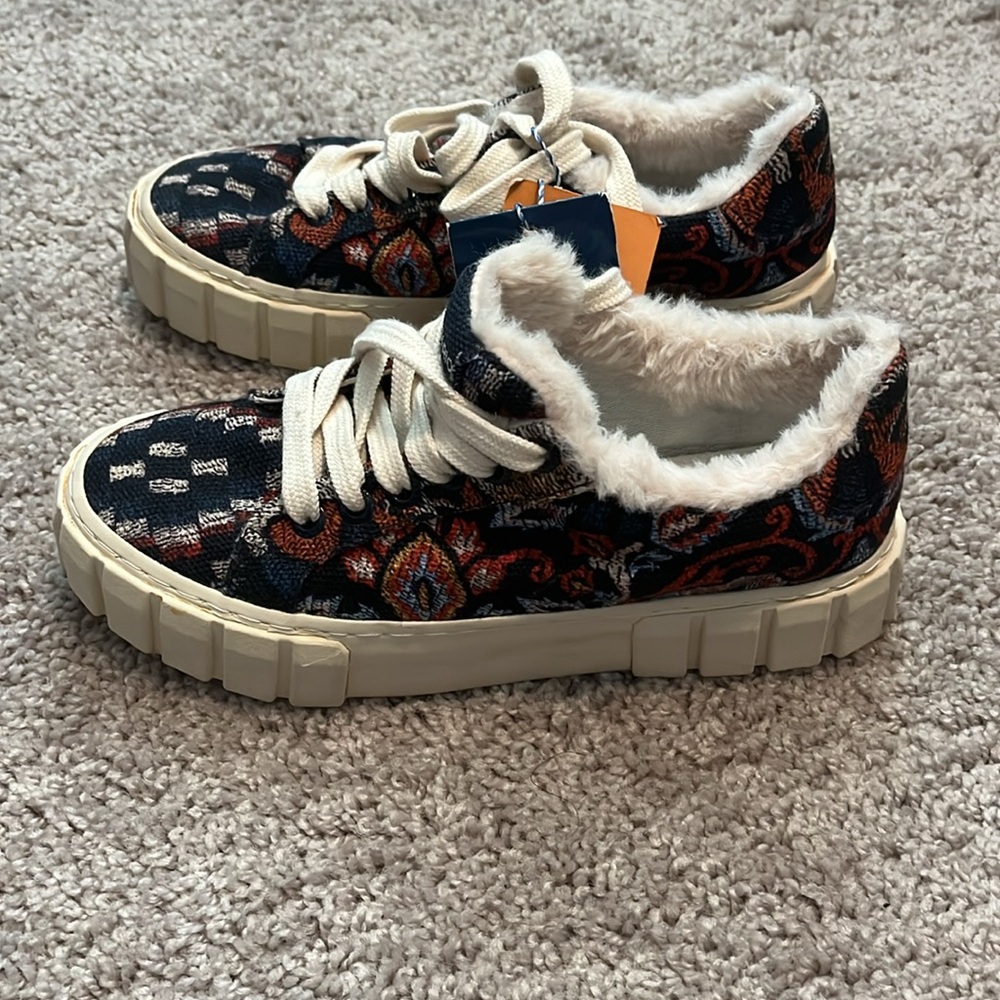 NWT FARM Rio Blue Anika Tapestry Platform Sneakers - Size 5